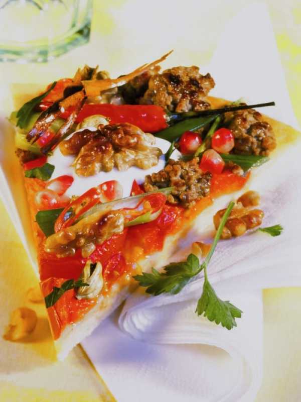 Orientalische Pizza mit Granatapfel