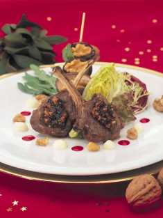 Lammchops mit Walnusskruste an Shitake-Spießen