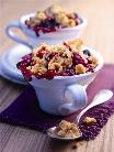 Beeren-Crumble mit kalifornischen Waln�ssen