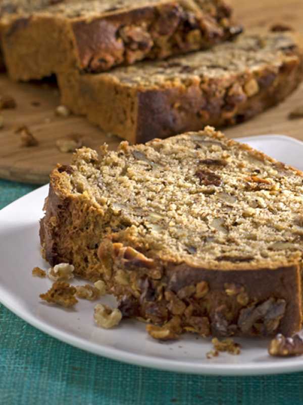 Bananenbrot mit Rosinen und Walnüssen