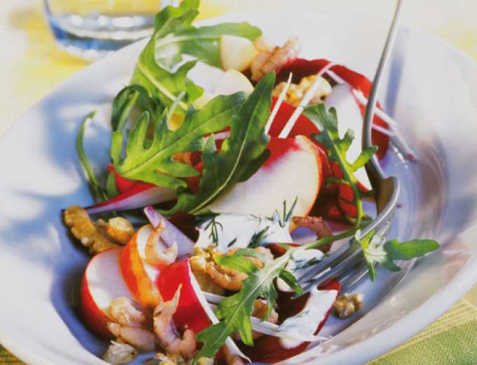 Rote Bete-Salat mit Rucola und Walnüssen