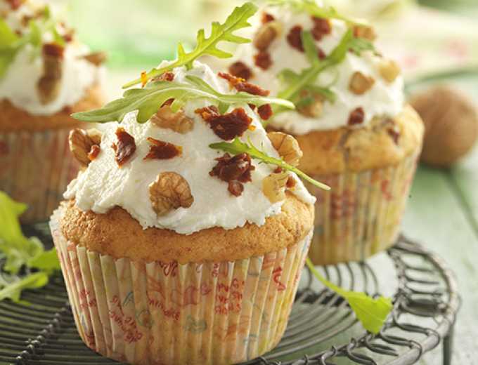 Mediterrane Cupcakes mit kalifornischen Walnüssen