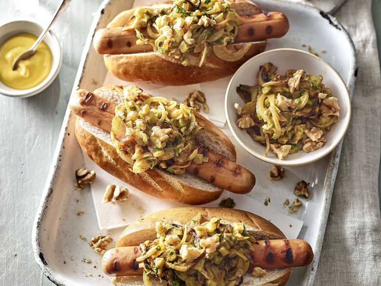 Hot Dogs mit Walnuss-Senf