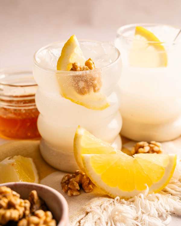 Sommerliche Walnuss-Limonade