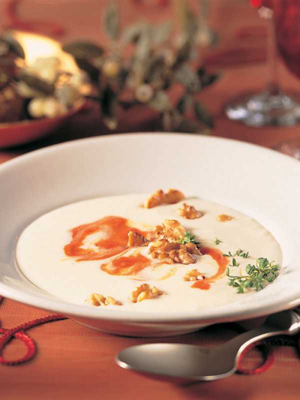 Parmesan- Reis- Suppe mit Walnüssen