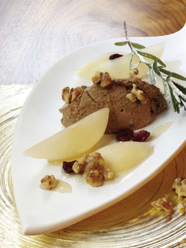 Lebkuchen-Walnuss-Mousse mit Birnen