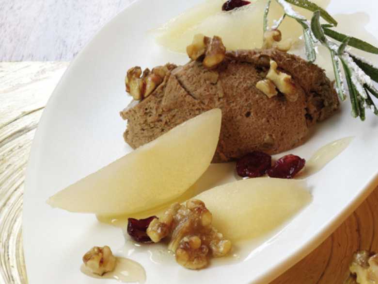 Lebkuchen-Walnuss-Mousse mit Birnen