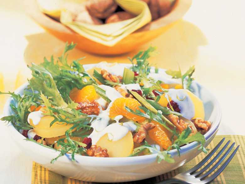 Kartoffelsalat mit Mandarinen und Walnüssen