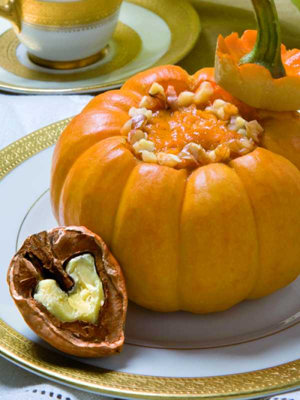 Gebackene Kürbispuddings mit Walnüssen
