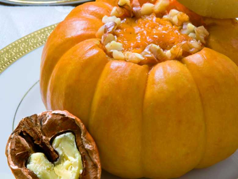 Gebackene Kürbispuddings mit Walnüssen