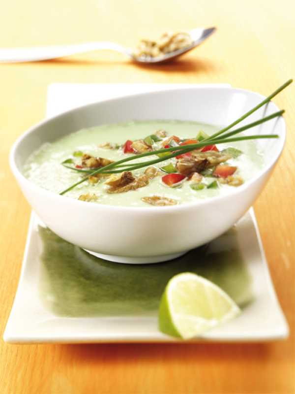 Kalte Avocado-Gurkensuppe