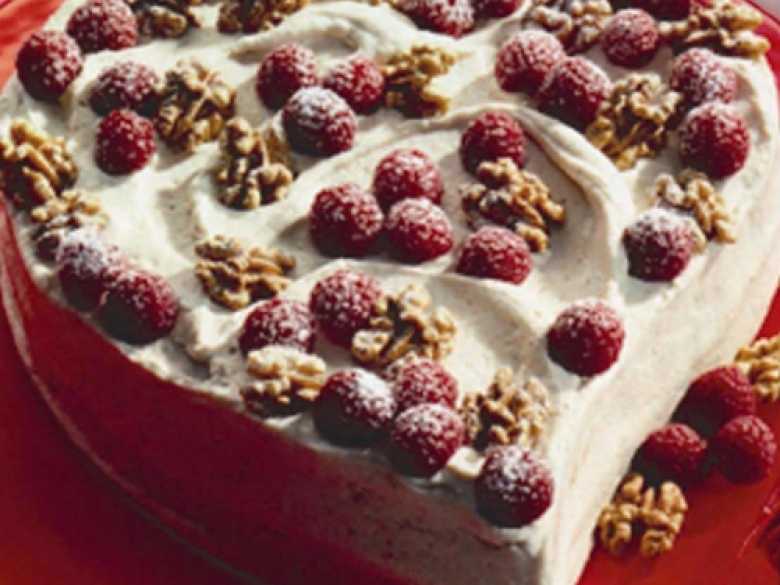 Herztorte mit Himbeeren