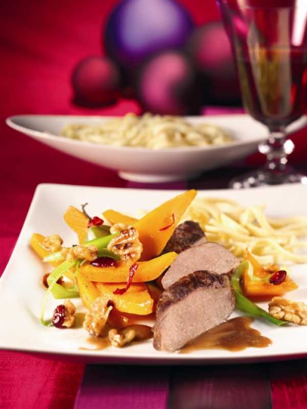 Rehrückenfilet mit Walnuss-Kürbisgemüse