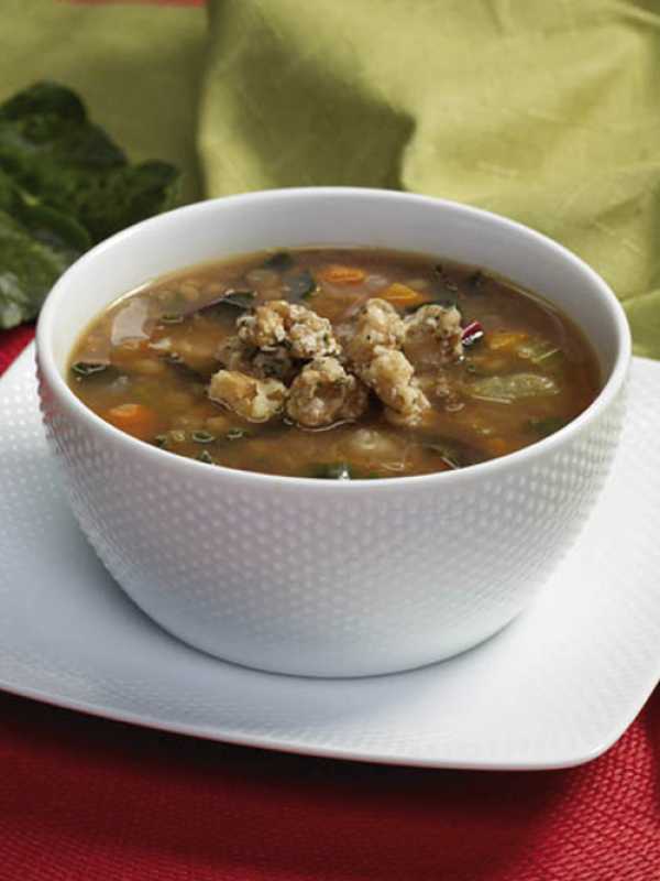 Linsensuppe mit Kohl und Walnüssen