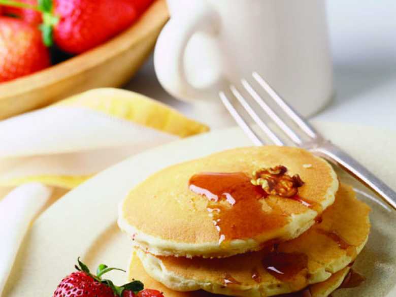 Bananen- Walnuss- Pfannkuchen mit Früchten