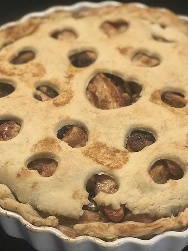 Traditioneller Apple-Walnut Pie 