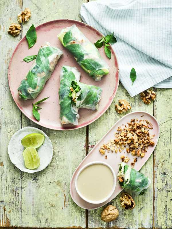 Avocado-Hühnchen-Wrap mit kalifornischen Walnüssen