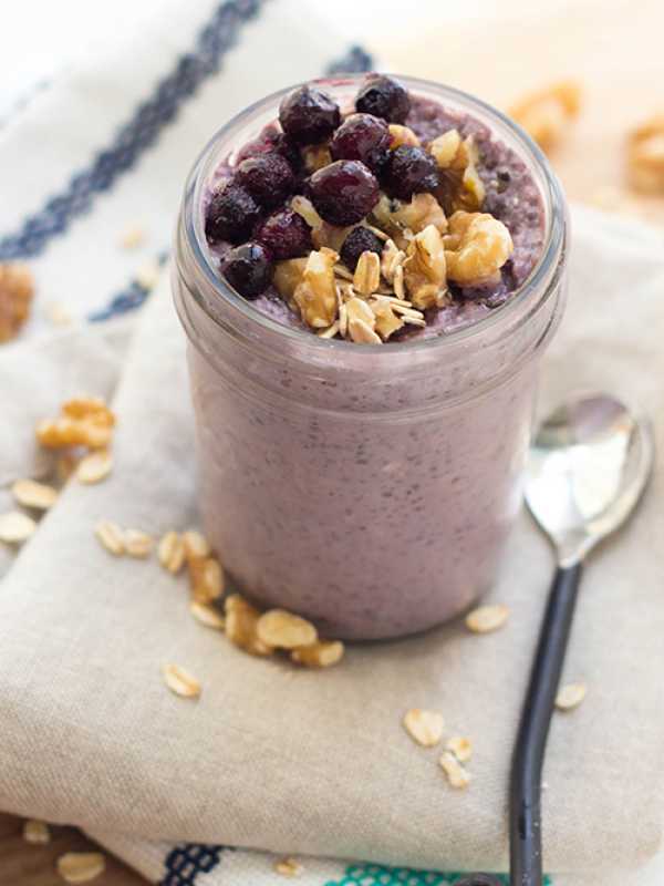 Overnight Oats mit Heidelbeeren und Walnüssen