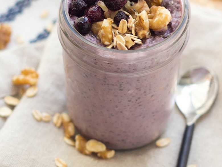 Overnight Oats mit Heidelbeeren und Walnüssen