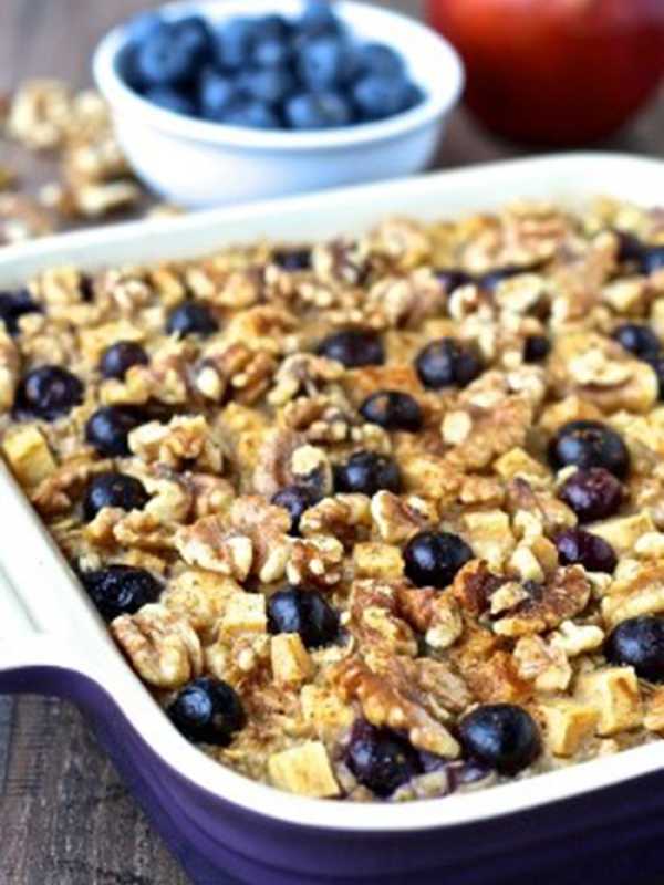 Oatmeal mit Blaubeeren, Äpfeln und Walnüssen