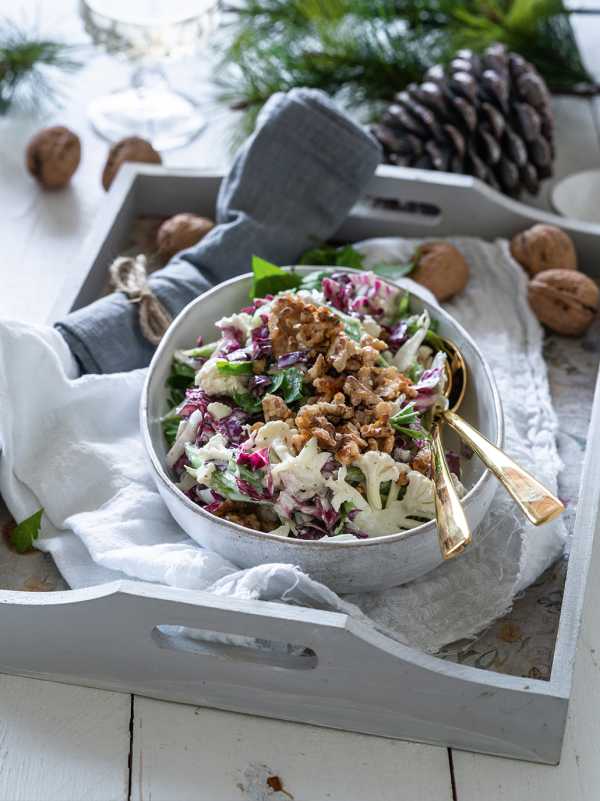 Orientalischer Blumenkohl Salat mit Walnüssen