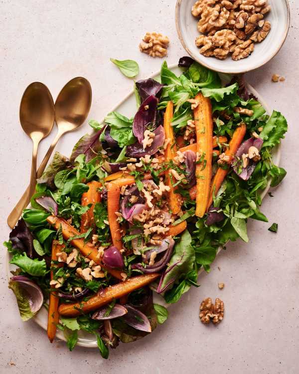 Bunter Herbstsalat mit kalifornischen Walnüssen