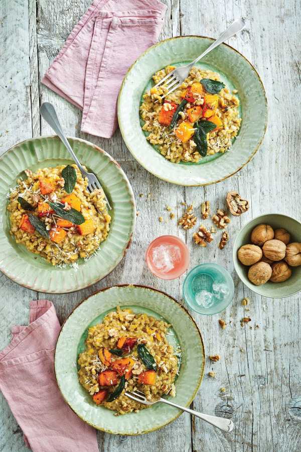 Gerstenrisotto mit Butternusskürbis und gerösteten Walnüssen