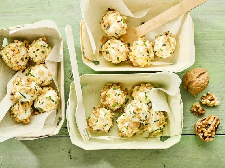 Knusprige Ziegenkäsebällchen mit kalifornischen Walnüssen