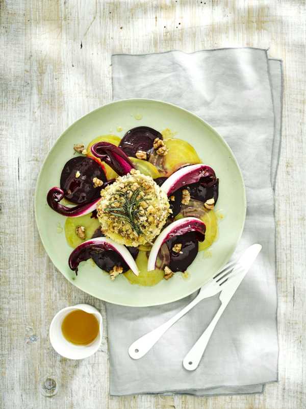 Ziegenkäse mit kalifornischer Walnuss- und Rosmarinkrusten und Rote Beete Carpaccio 