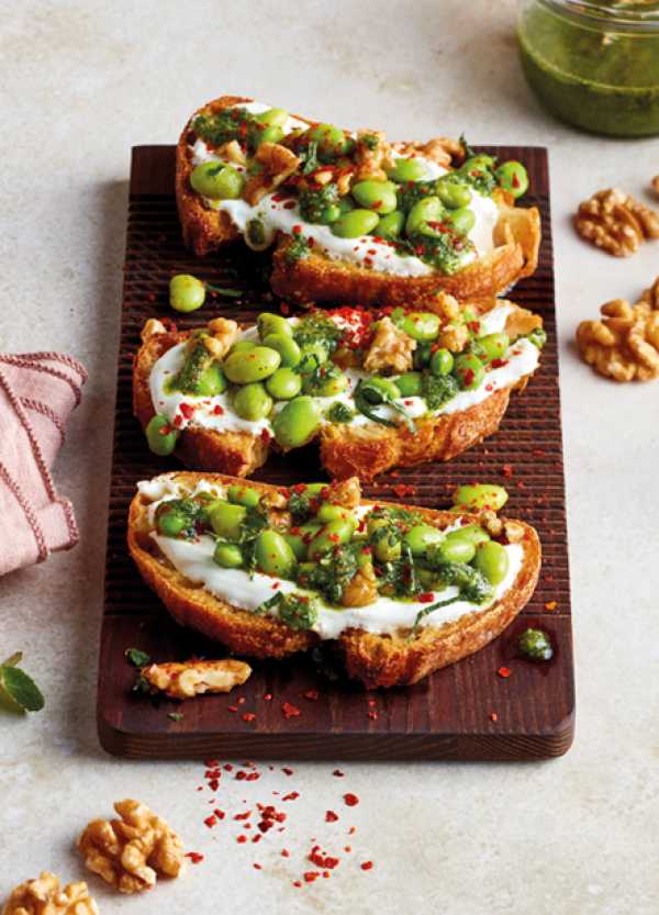 Crostini mit Walnusspesto-Topping