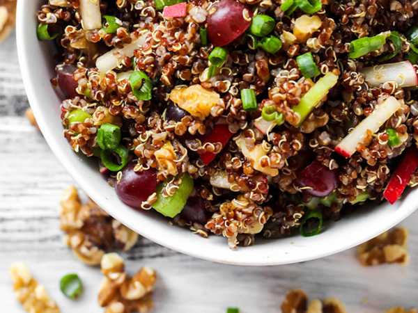 Curry-Quinoa-Salat mit Walnüssen