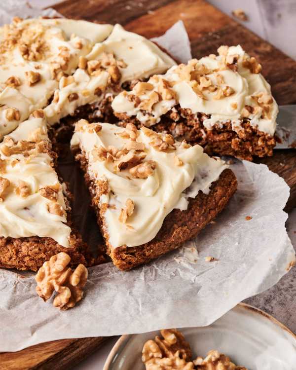 Einfacher Karottenkuchen mit Walnüssen
