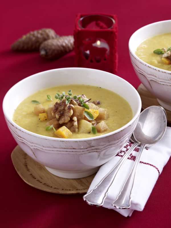 Feine Steckrüben-Suppe mit Walnuss-Croutons