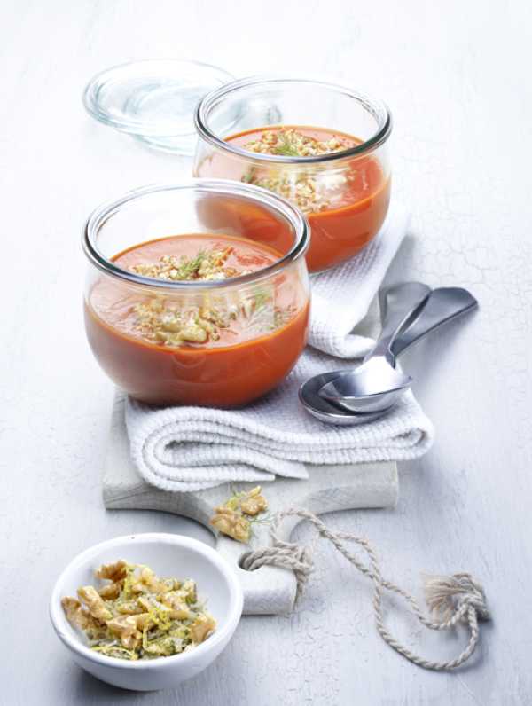 Fenchel-Tomaten-Suppe mit Walnuss-Zitronen-Gremolata