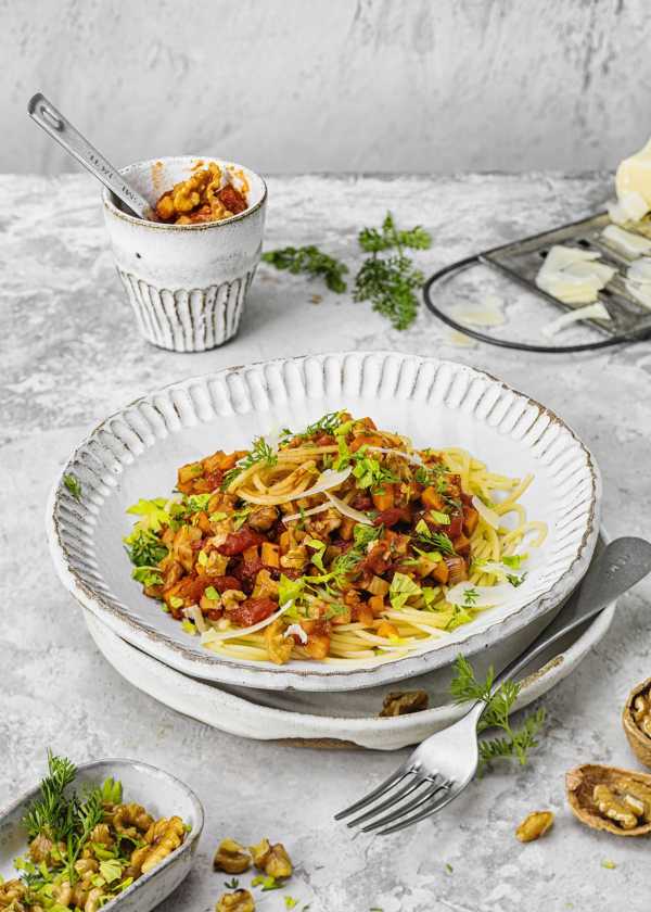 Spaghetti mit Walnuss-Gemüse-Bolognese