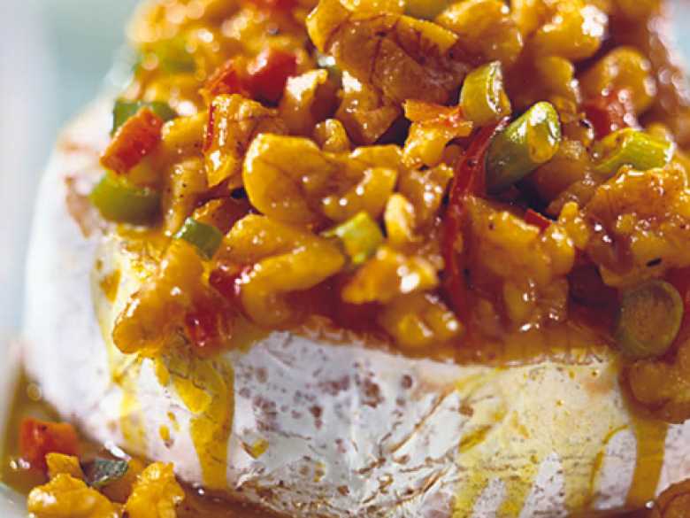 Gebackener Brie mit Curry-Walnüssen