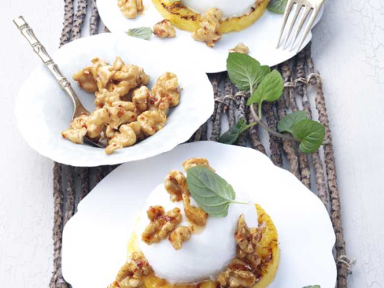 Gegrillte Ananas mit Walnuss-Crumbles