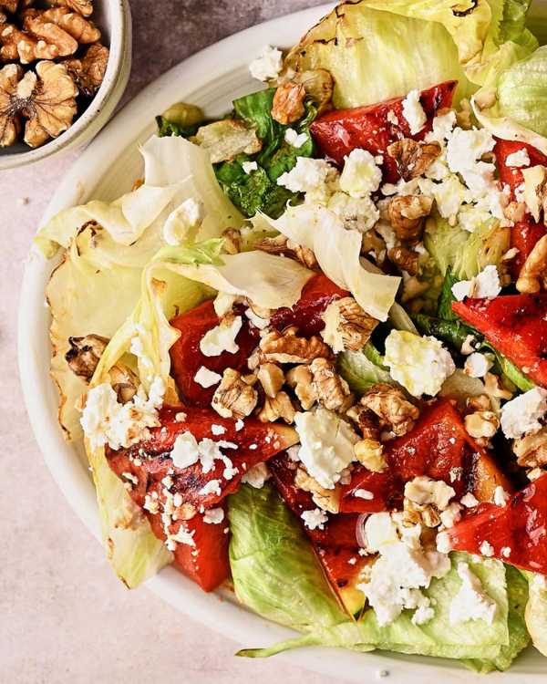 Gegrillter Wassermelonen-Romanasalat