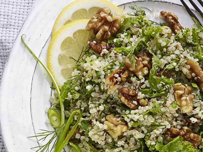 Grünkohl-Quinoa-Salat mit Walnüssen 