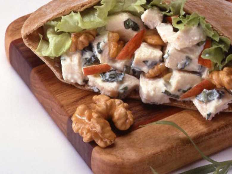Hühnchensalat-Walnuss-Sandwich
