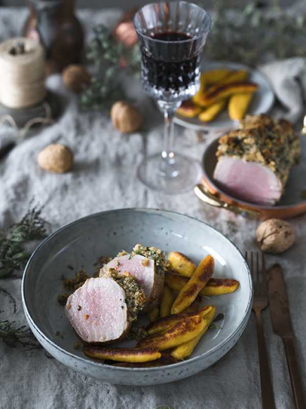 Kalbsfilet mit Walnuss-Kräuterkruste und Kürbis-Schupfnudeln