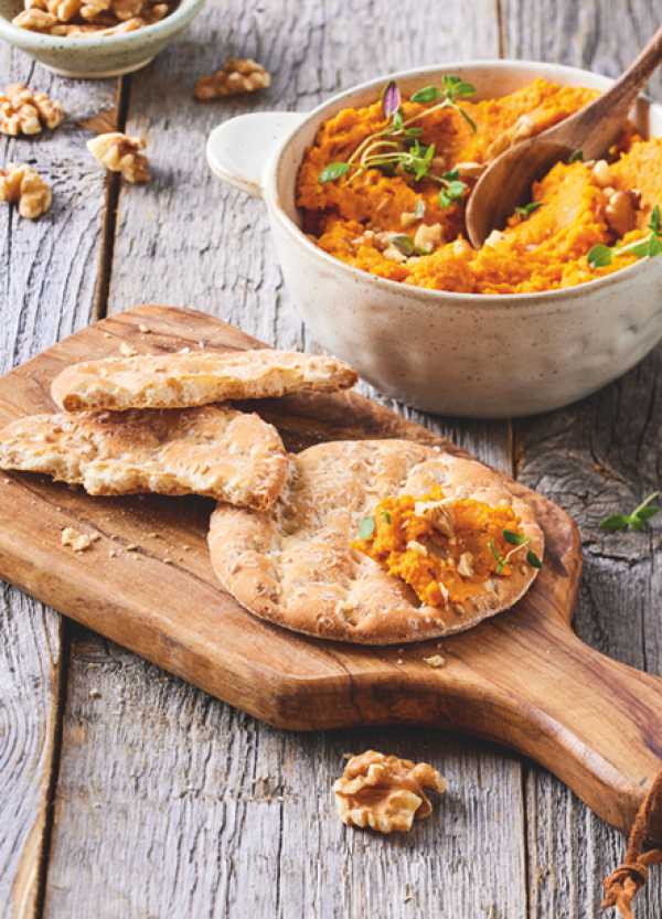 Cremiger Karotten-Walnuss-Dip mit kalifornischen Walnüssen und Thymian