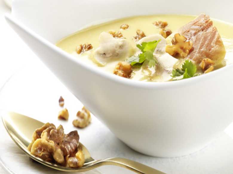 Kartoffel-Champignon-Suppe mit Walnüssen