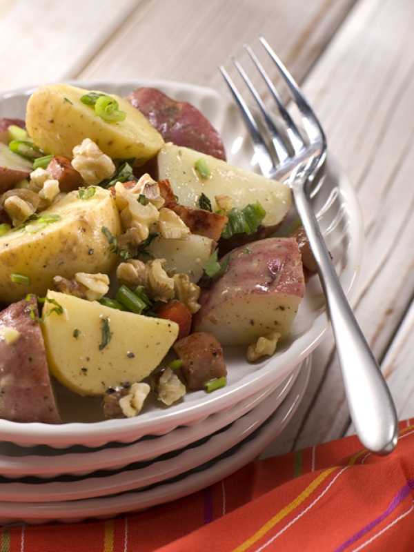 Kartoffelsalat mit Walnüssen