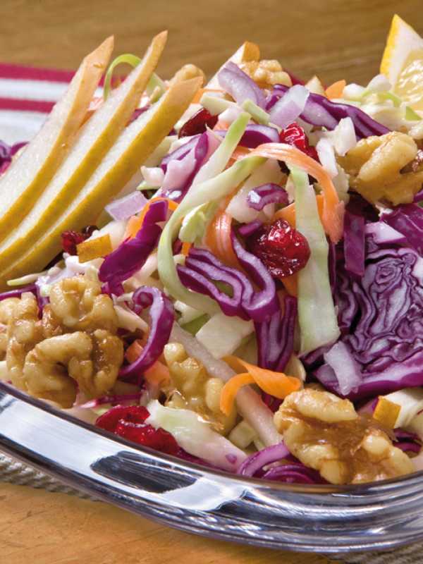 Krautsalat mit Birnen und Walnüssen