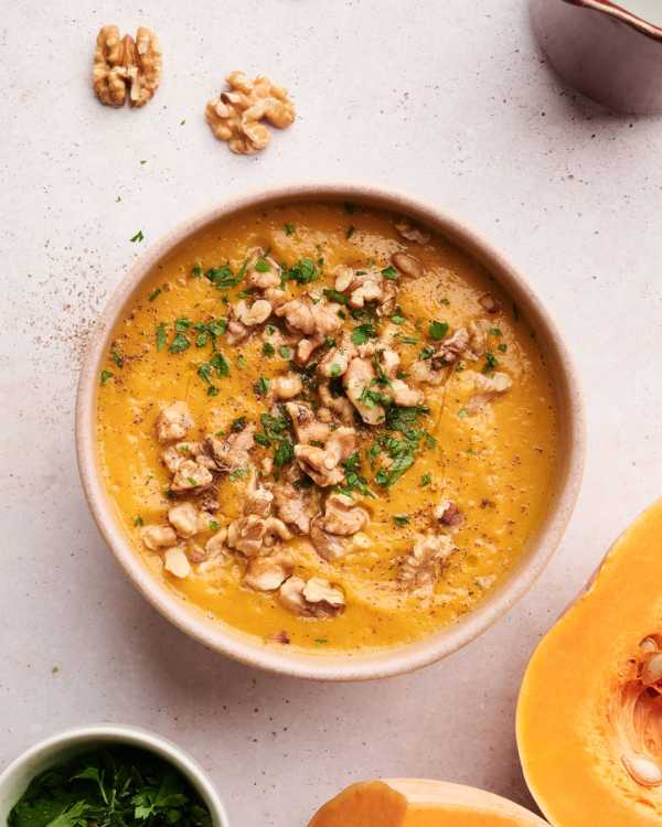 Kürbissuppe mit Walnuss-Crunch