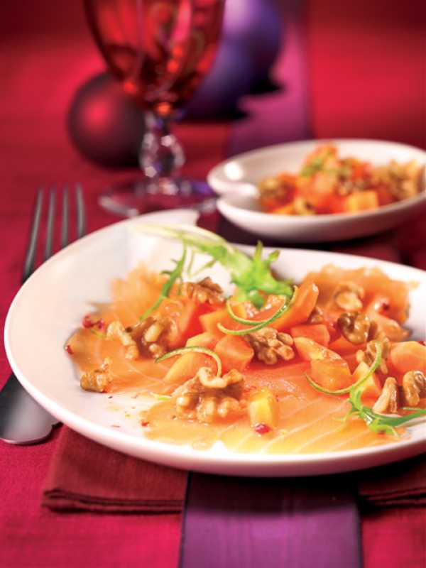 Lachs-Carpaccio mit Papaya-Walnuss-Salsa