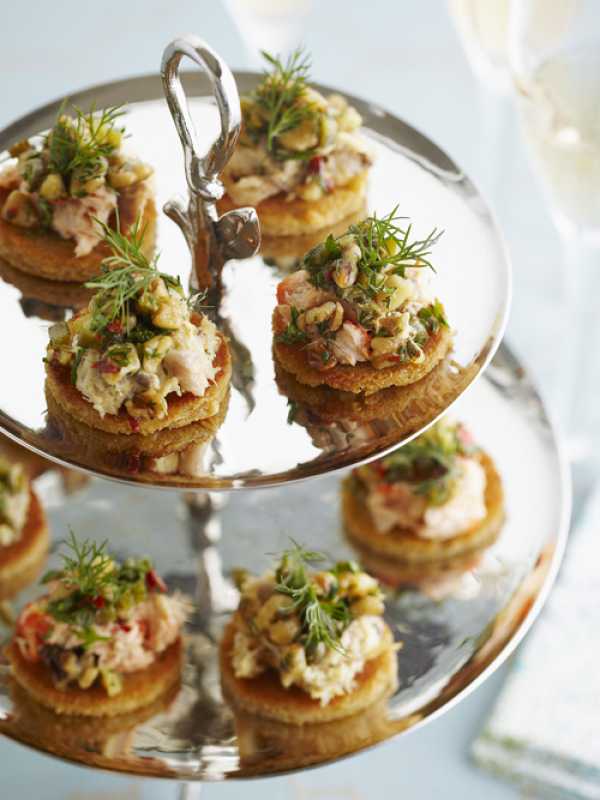 Lachs-Mousse mit Walnuss-Salsa-Verde