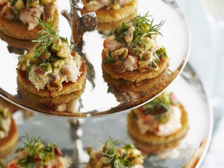 Lachs-Mousse mit Walnuss-Salsa-Verde