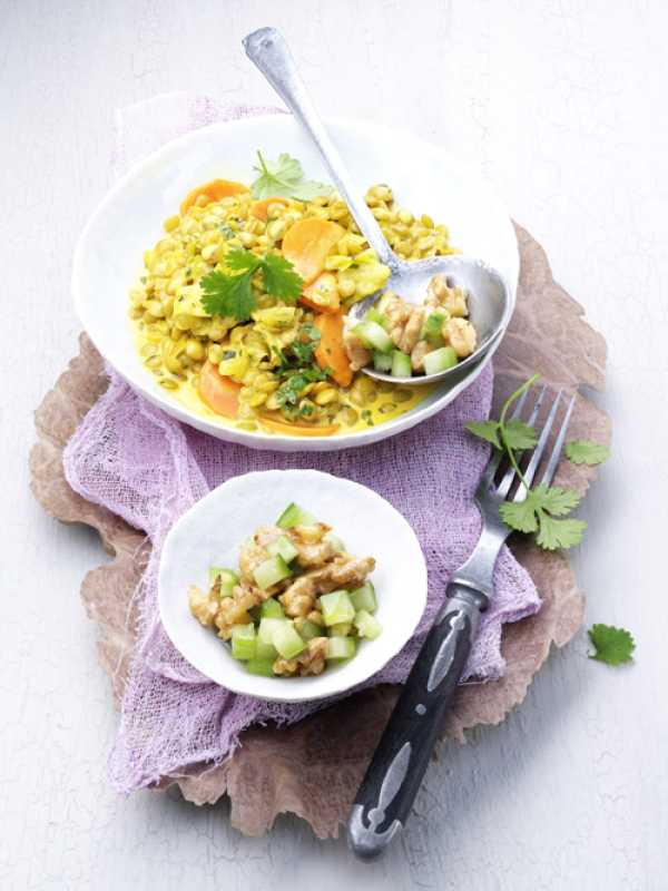 Linsen-Curry mit Gurken-Walnuss-Pickles